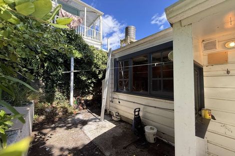 Photo of property in 61 Rolleston Street, Mount Cook, Wellington, 6021