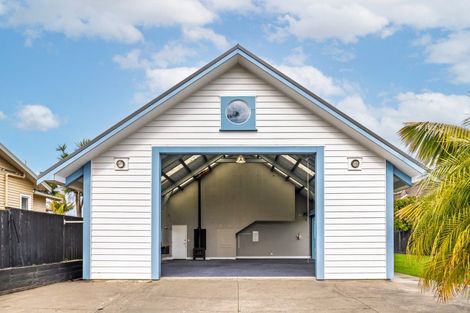 Photo of property in 9 Norwood Road, Bayswater, Auckland, 0622