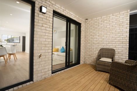 Photo of property in 21 Huri Street, Mangere Bridge, Auckland, 2022