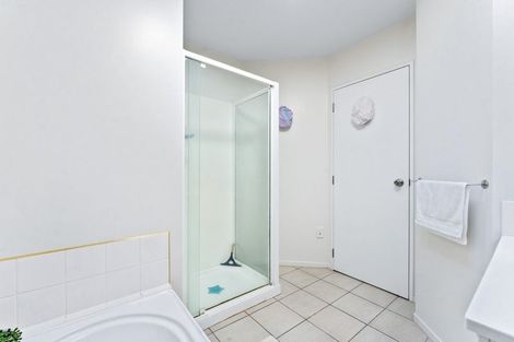 Photo of property in 8/36 John Jennings Drive, Oteha, Auckland, 0632