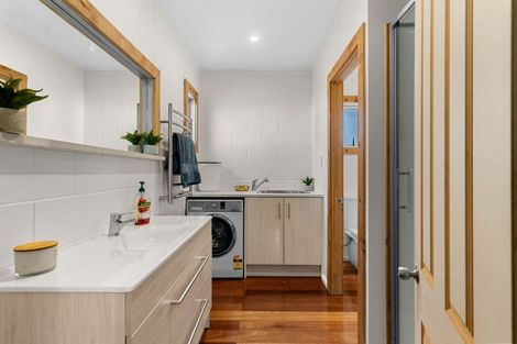 Photo of property in 8 Signal Station Road, Pouto, 0391