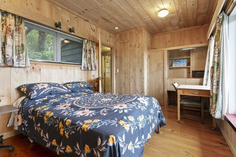 Photo of property in 25 Turanga Road, Henderson Valley, Auckland, 0612