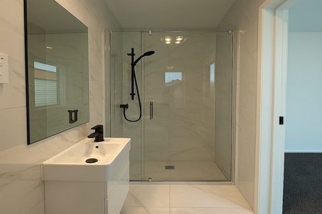 Photo of property in 4/5 Chevis Place, Pakuranga, Auckland, 2010