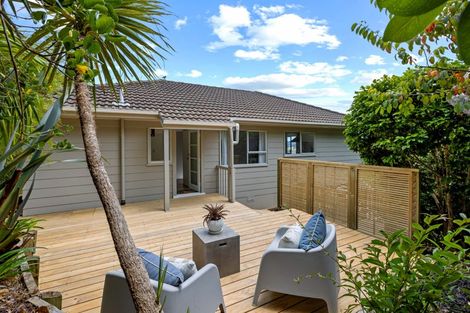 Photo of property in 1/23 Santiago Crescent, Unsworth Heights, Auckland, 0632