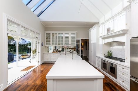 Photo of property in 16 Shortland Street, Lower Vogeltown, New Plymouth, 4310