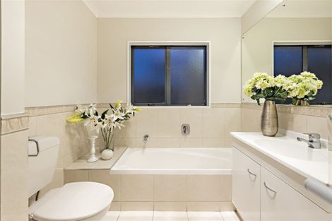 Photo of property in 20 Villino Place, Randwick Park, Auckland, 2105