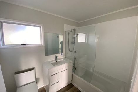 Photo of property in 4 Pureora Place, Clendon Park, Auckland, 2103