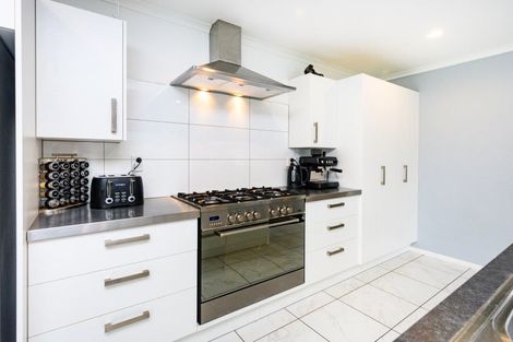 Photo of property in 17 Lorenzo Place, Kelvin Grove, Palmerston North, 4414