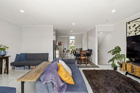 Photo of property in 7/15 Andersons Road, Oteha, Auckland, 0632