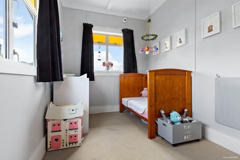 Photo of property in 1a Islington Avenue, New Lynn, Auckland, 0600