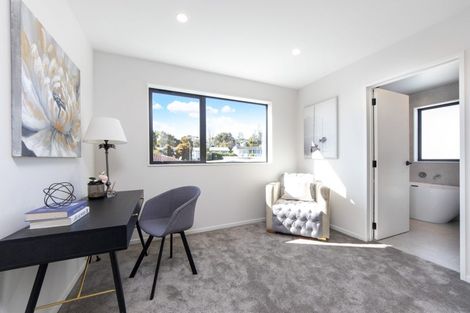 Photo of property in 3c Pendlebury Street, Green Bay, Auckland, 0604