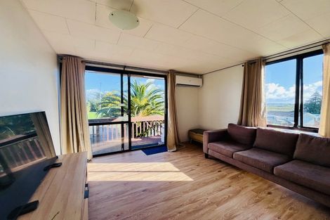 Photo of property in 5 Kopara Place, Clendon Park, Auckland, 2103