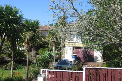 Photo of property in 42 Kohekohe Street, New Lynn, Auckland, 0600