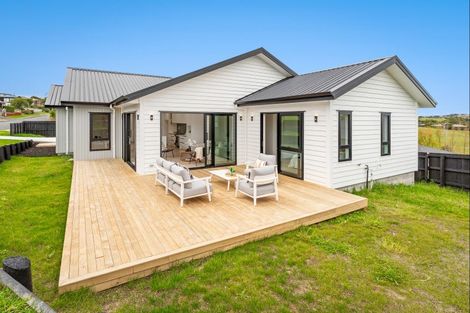 Photo of property in 35 Brigitte View, Snells Beach, 0920