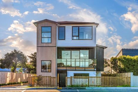 Photo of property in 858c East Coast Road, Northcross, Auckland, 0630
