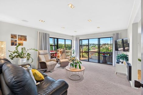 Photo of property in 4 Valdese Rise, Browns Bay, Auckland, 0630