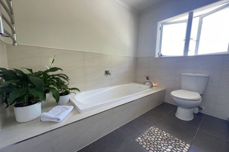 Photo of property in 2 Blenheim Street, Glenfield, Auckland, 0629