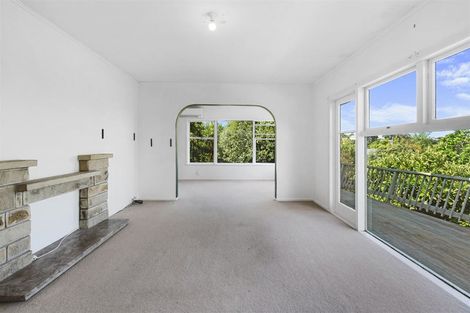 Photo of property in 71 Lyons Avenue, Murrays Bay, Auckland, 0630