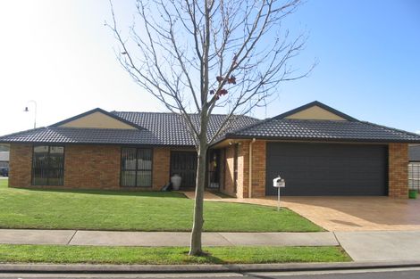 Photo of property in 37 Belcoo Crescent, East Tamaki, Auckland, 2013