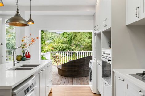 Photo of property in 200 Huia Road, Titirangi, Auckland, 0604