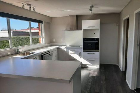 Photo of property in 35 Nevada Drive, Merrilands, New Plymouth, 4312