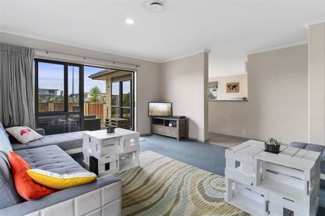 Photo of property in 33 Golden Sands Drive, Papamoa Beach, Papamoa, 3118