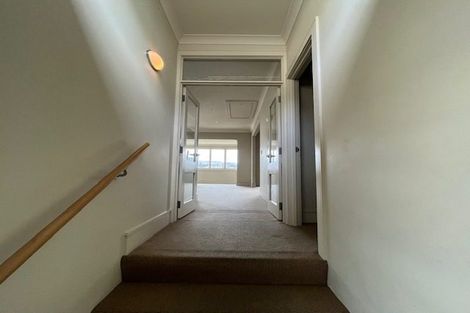 Photo of property in 10 Hawker Street, Mount Victoria, Wellington, 6011