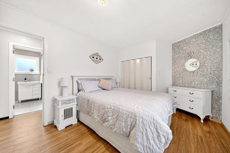 Photo of property in 3 Feist Street, Carterton, 5713