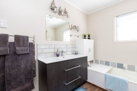 Photo of property in 5 Awa Street, Turua, Thames, 3574