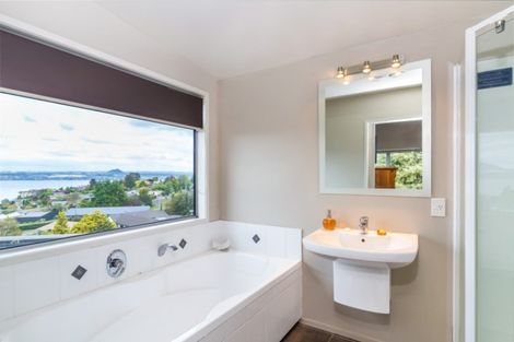 Photo of property in 33 Shera Street, Acacia Bay, Taupo, 3330