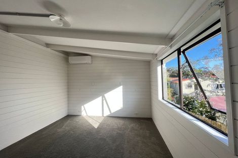 Photo of property in 1/9 Thistledew Place, Bayview, Auckland, 0629