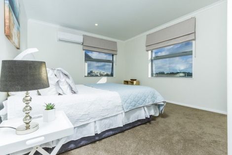 Photo of property in 15b Headland Drive, Long Bay, Auckland, 0630