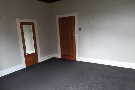 Photo of property in 18 Waiohua Road, Greenlane, Auckland, 1061