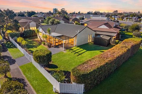 Photo of property in 2/99 Riverside Road, Orewa, 0931