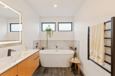 Photo of property in 12 Mackillop Way, Brooklands, New Plymouth, 4310