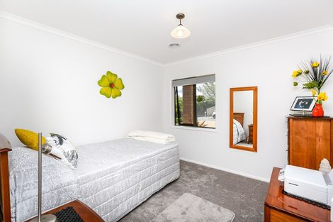 Photo of property in 5 Ashmore Drive, Frankleigh Park, New Plymouth, 4310