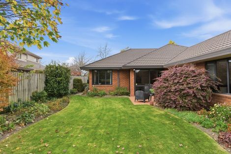 Photo of property in 12 Hatfield Place, Avonhead, Christchurch, 8042