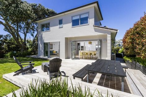 Photo of property in 30a Masterton Road, Rothesay Bay, Auckland, 0630