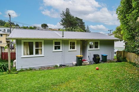 Photo of property in 44 Cardiff Crescent, Cannons Creek, Porirua, 5024