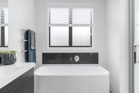 Photo of property in 11 Bale Road, Jacks Point, 9371