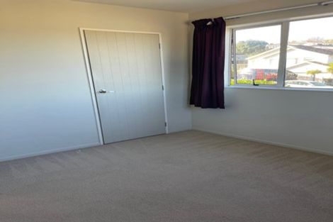 Photo of property in 18 Mulroy Place, Pinehill, Auckland, 0632
