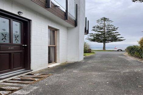 Photo of property in 24 The Esplanade, Eastern Beach, Auckland, 2012