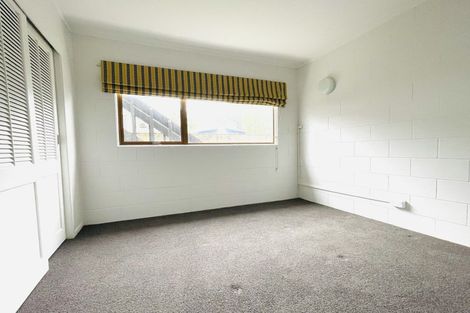 Photo of property in 24 The Esplanade, Eastern Beach, Auckland, 2012