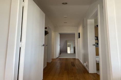 Photo of property in 7 Link Road, Newlands, Wellington, 6037