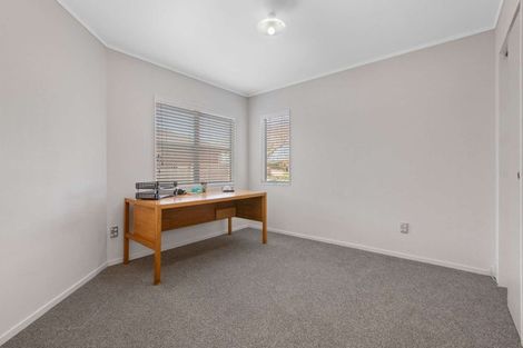 Photo of property in 5 Edgewater Grove, Whakatane, 3120