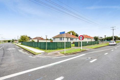 Photo of property in 179 Egmont Street, Patea, 4520