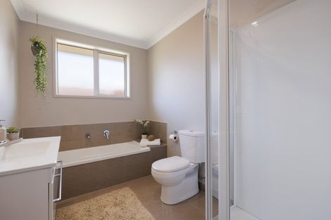 Photo of property in 9a Dickson Road, Papamoa Beach, Papamoa, 3118