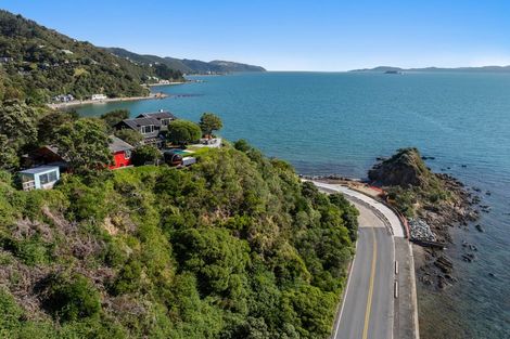Photo of property in 1 Rangiuru Road, Mahina Bay, Lower Hutt, 5013