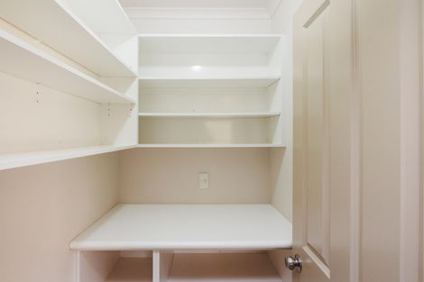 Photo of property in 12 Johnstone Drive, Fitzherbert, Palmerston North, 4410