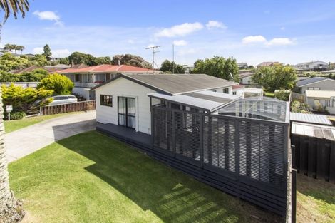 Photo of property in 19 Mellsop Avenue, Waiuku, 2123